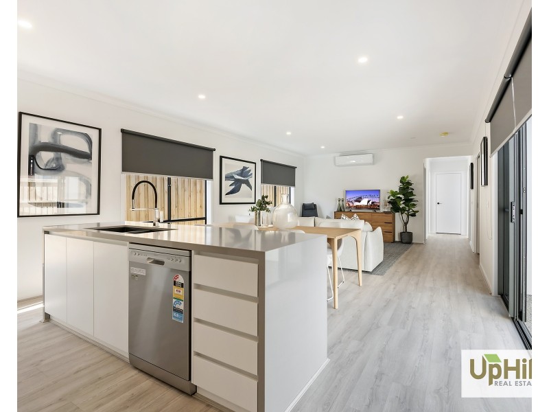 7 Exmoor Crescent, Clyde North VIC 3978