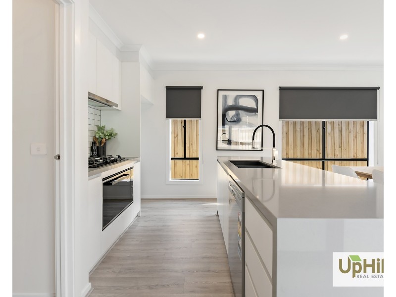 7 Exmoor Crescent, Clyde North VIC 3978