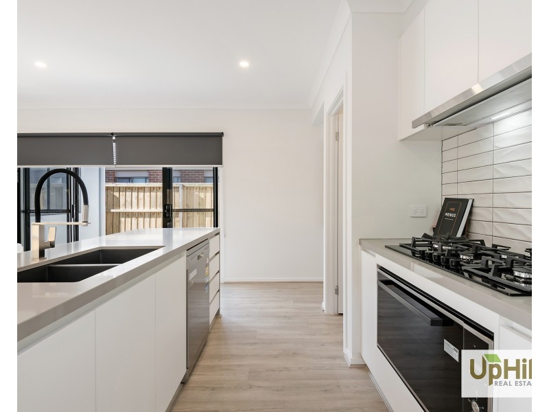 7 Exmoor Crescent, Clyde North VIC 3978