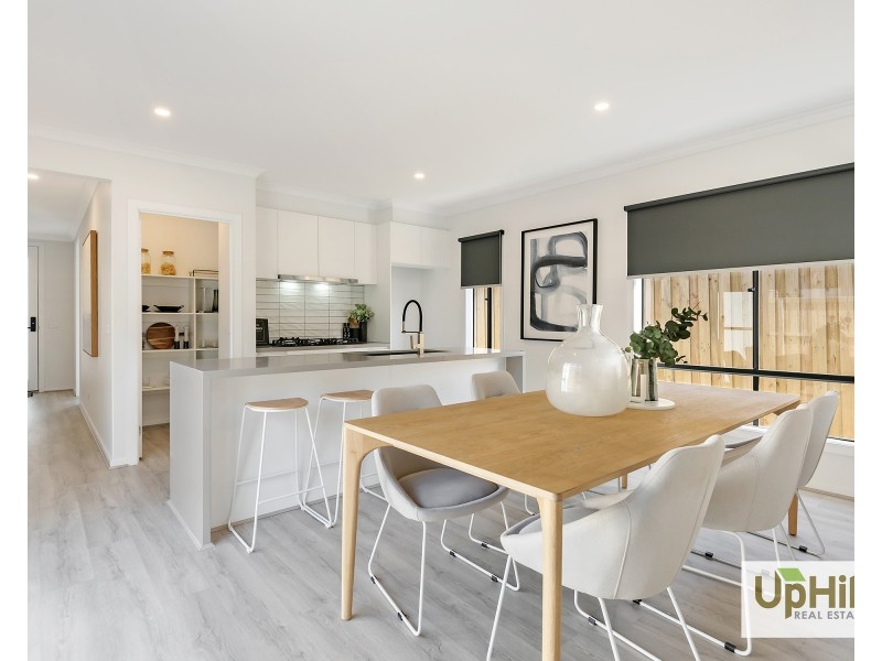 7 Exmoor Crescent, Clyde North VIC 3978