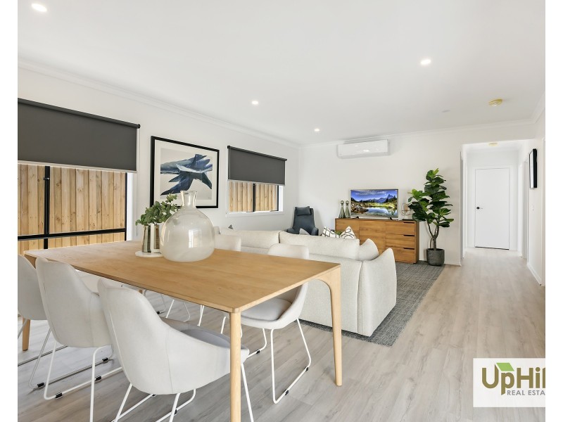 7 Exmoor Crescent, Clyde North VIC 3978