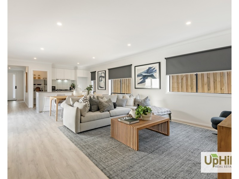 7 Exmoor Crescent, Clyde North VIC 3978