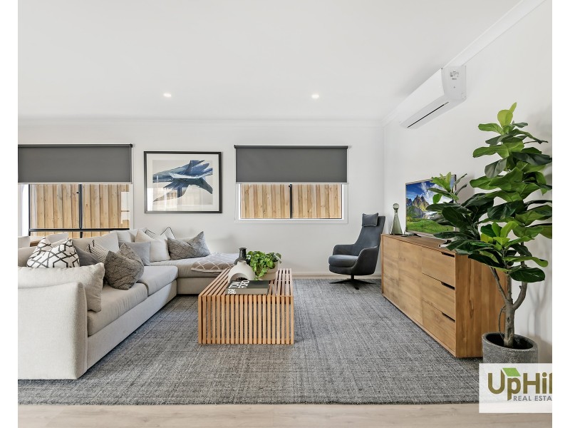 7 Exmoor Crescent, Clyde North VIC 3978