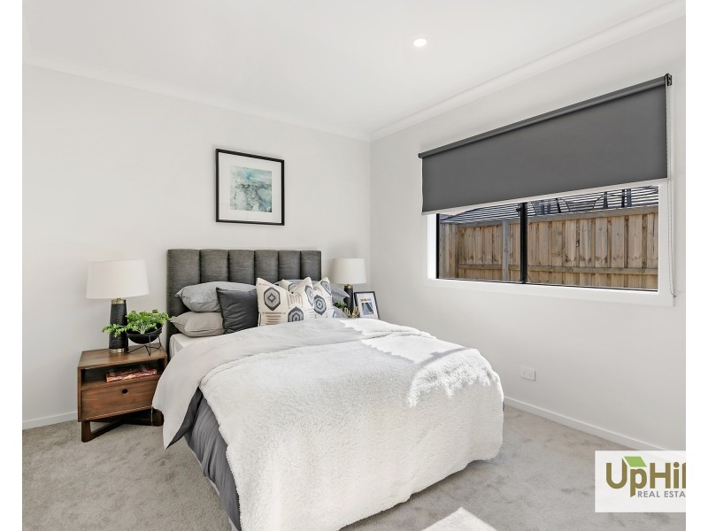 7 Exmoor Crescent, Clyde North VIC 3978