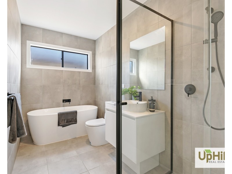 7 Exmoor Crescent, Clyde North VIC 3978