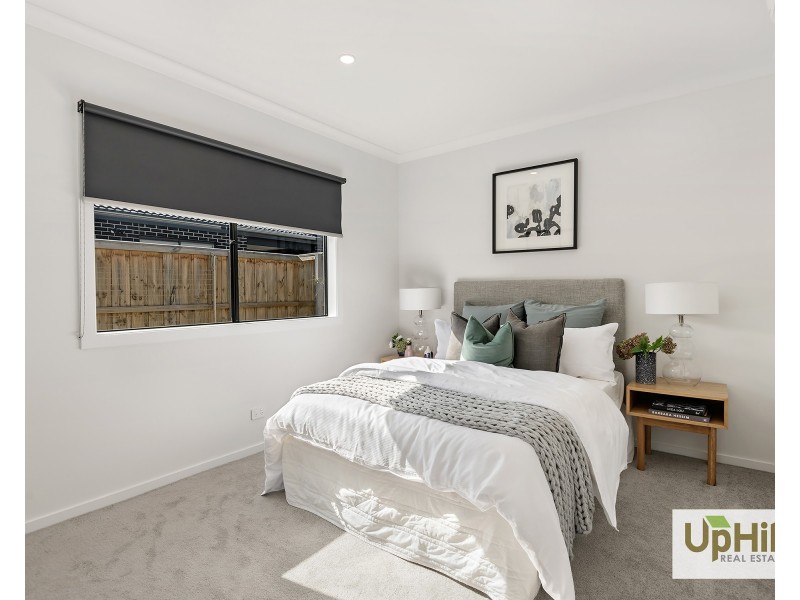 7 Exmoor Crescent, Clyde North VIC 3978