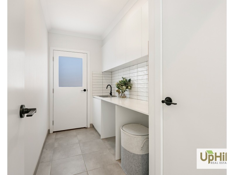 7 Exmoor Crescent, Clyde North VIC 3978