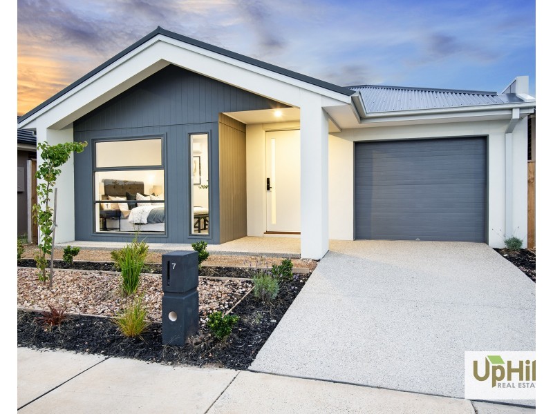 7 Exmoor Crescent, Clyde North VIC 3978