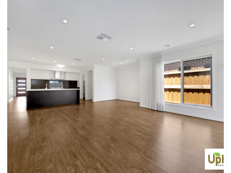 5 Dame Avenue, Clyde North VIC 3978