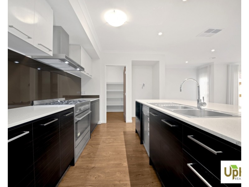 5 Dame Avenue, Clyde North VIC 3978