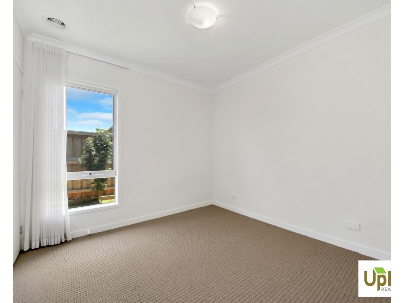 5 Dame Avenue, Clyde North VIC 3978