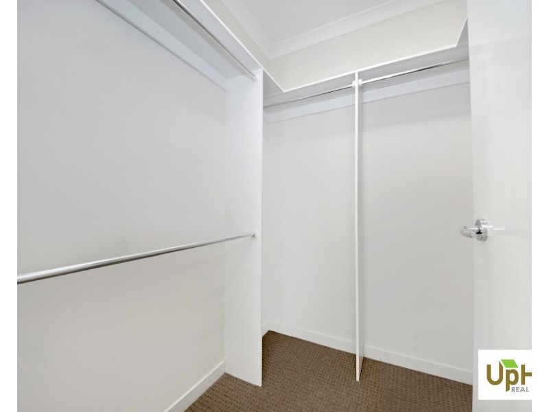 5 Dame Avenue, Clyde North VIC 3978