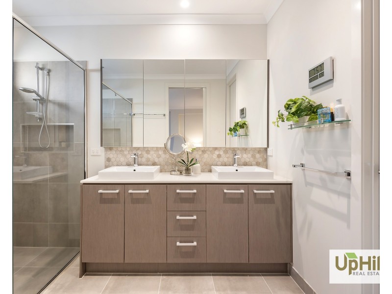 45 Cottongrass Avenue, Clyde North VIC 3978