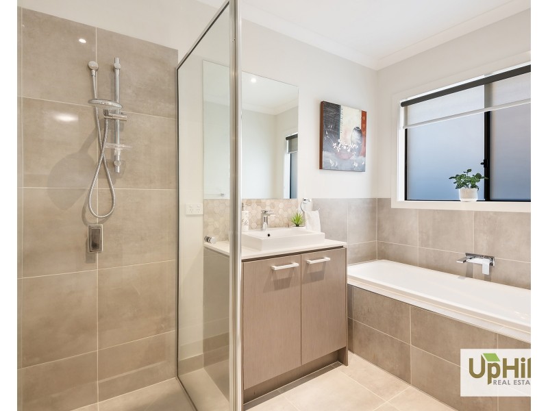 45 Cottongrass Avenue, Clyde North VIC 3978