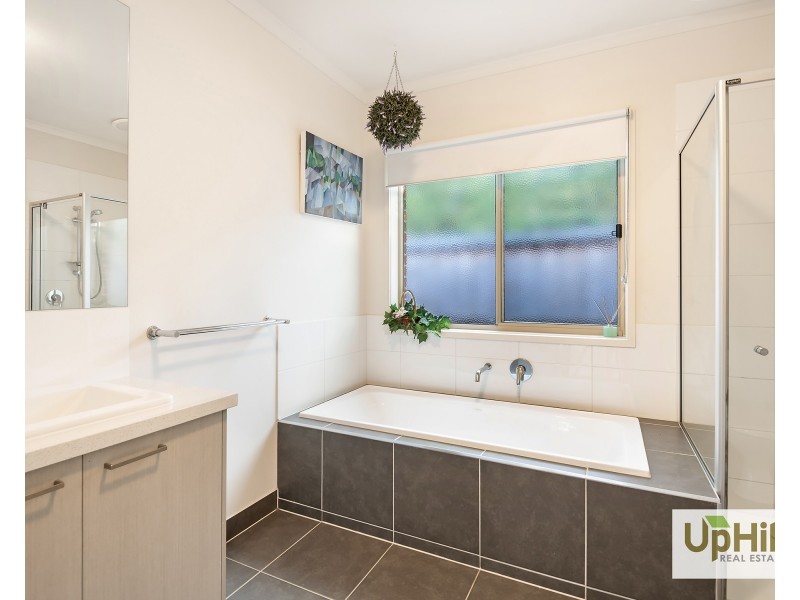 11 Highbury Road, Clyde North VIC 3978