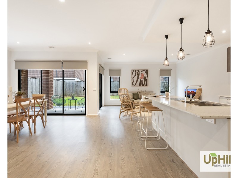 16 Pitfield Avenue, Cranbourne East VIC 3977