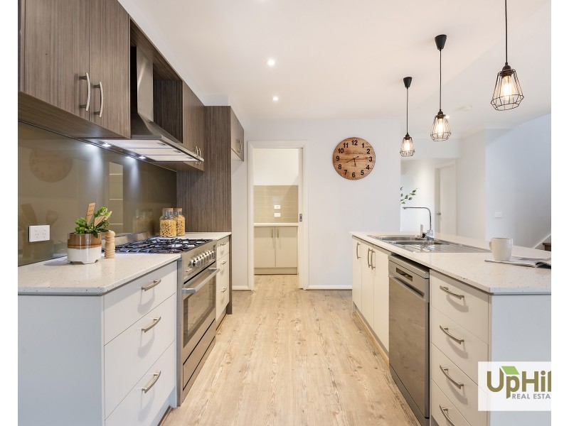 16 Pitfield Avenue, Cranbourne East VIC 3977