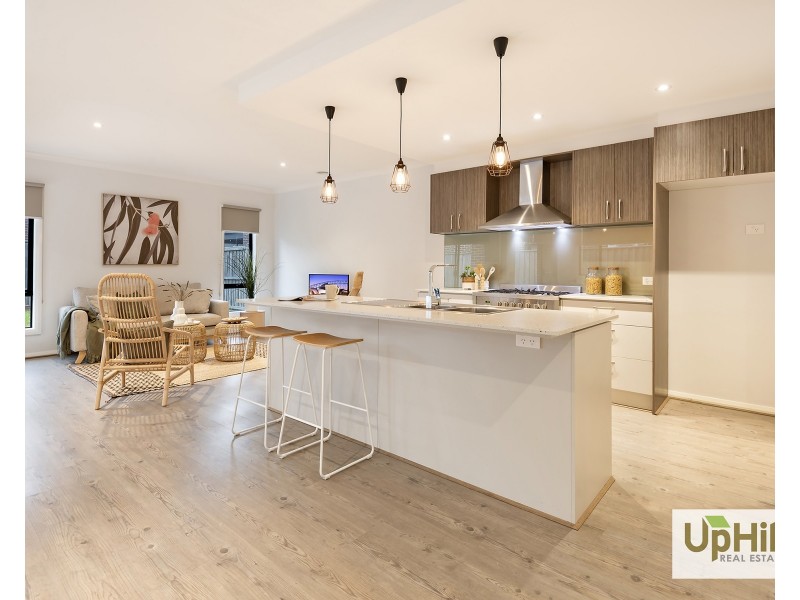 16 Pitfield Avenue, Cranbourne East VIC 3977