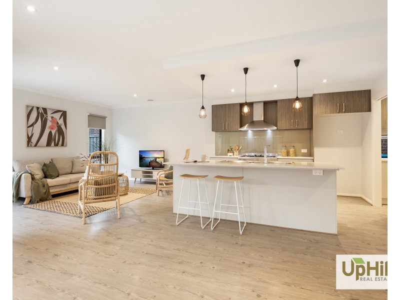 16 Pitfield Avenue, Cranbourne East VIC 3977