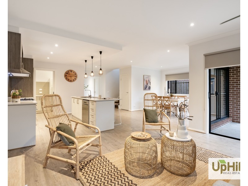 16 Pitfield Avenue, Cranbourne East VIC 3977