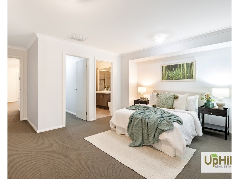 16 Pitfield Avenue, Cranbourne East VIC 3977