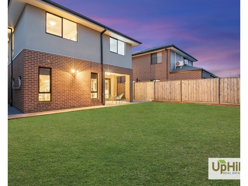 16 Pitfield Avenue, Cranbourne East VIC 3977