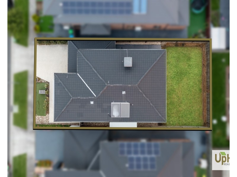 16 Pitfield Avenue, Cranbourne East VIC 3977