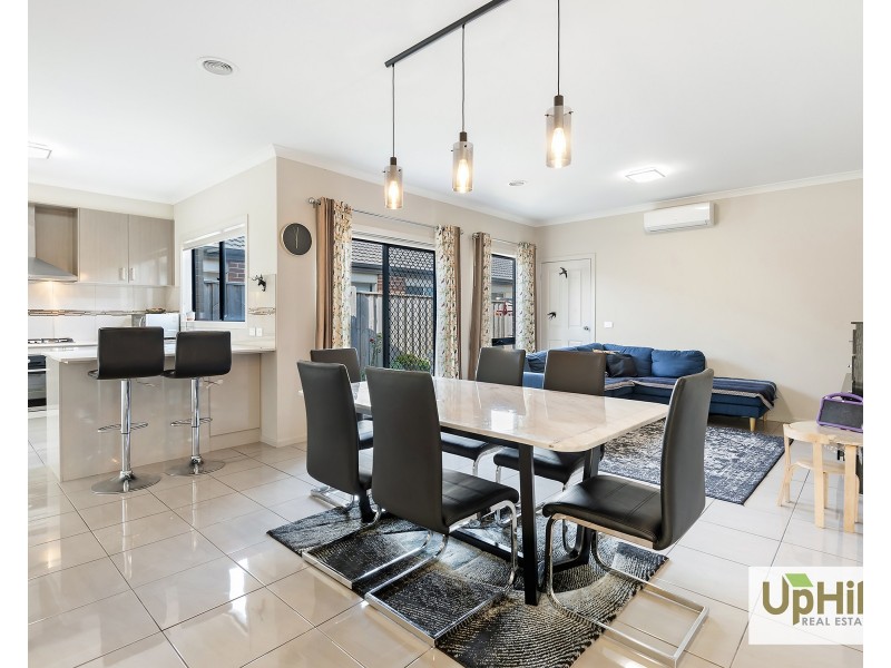 37 Fenway Blvd, Clyde North VIC 3978