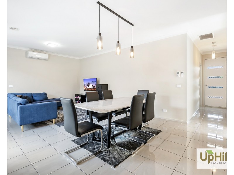 37 Fenway Blvd, Clyde North VIC 3978