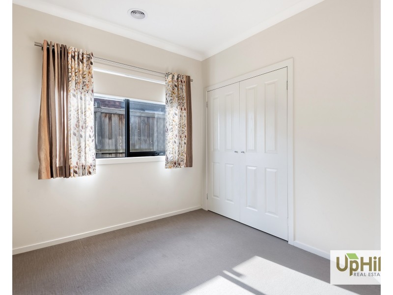 37 Fenway Blvd, Clyde North VIC 3978