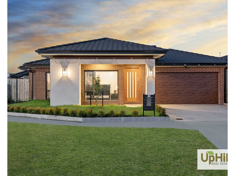 70 Picnic Avenue, Clyde North VIC 3978