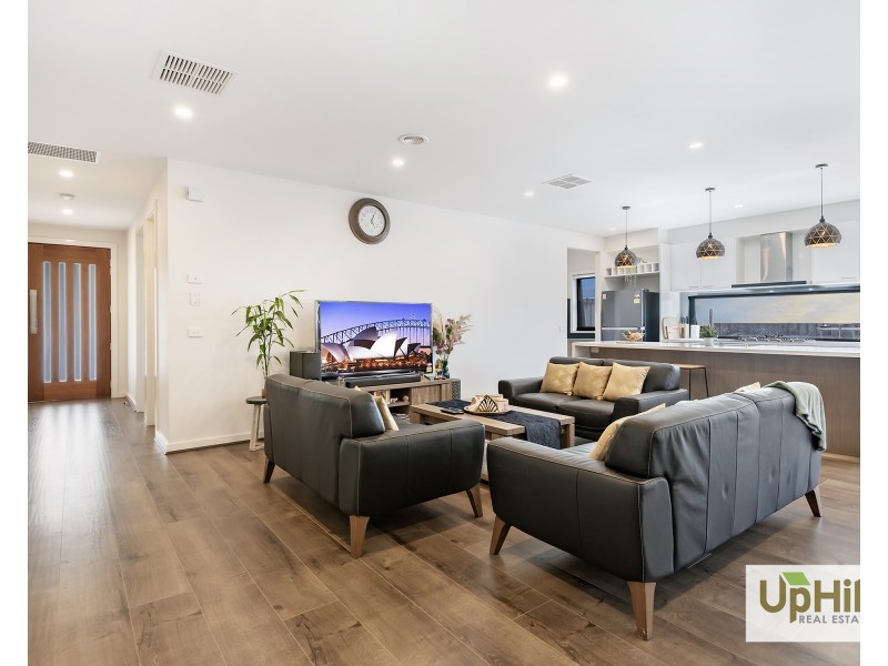 70 Picnic Avenue, Clyde North VIC 3978