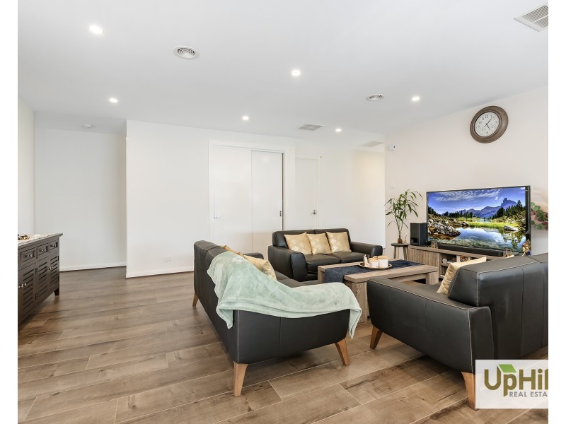 70 Picnic Avenue, Clyde North VIC 3978