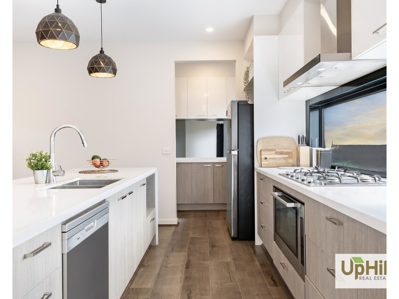 70 Picnic Avenue, Clyde North VIC 3978