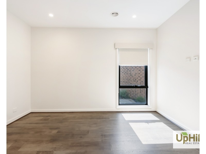 70 Picnic Avenue, Clyde North VIC 3978