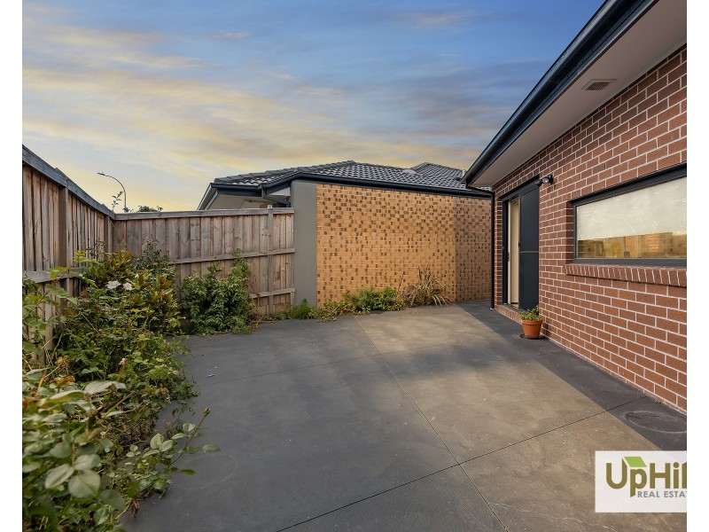 70 Picnic Avenue, Clyde North VIC 3978