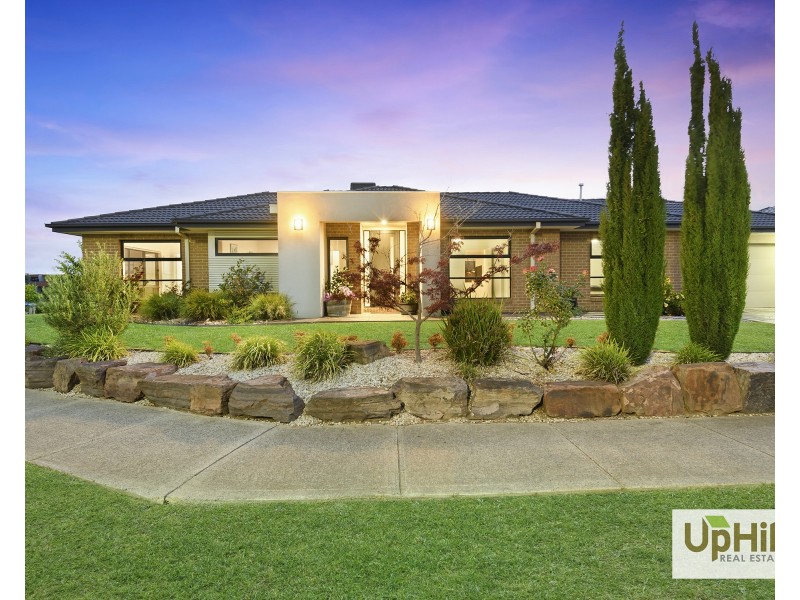 33 Reflections Boulevard, Clyde North VIC 3978