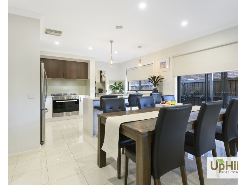 33 Reflections Boulevard, Clyde North VIC 3978