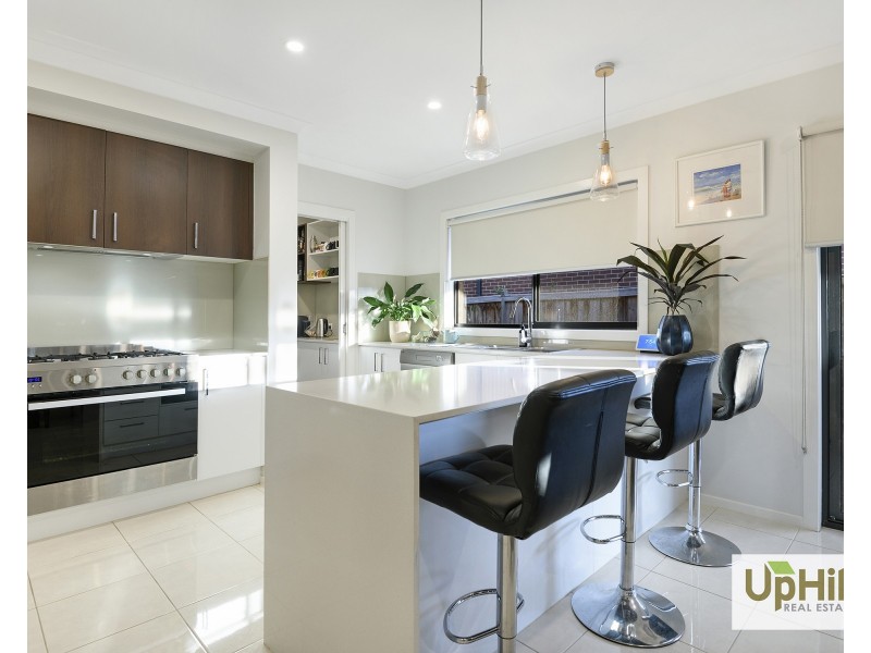 33 Reflections Boulevard, Clyde North VIC 3978