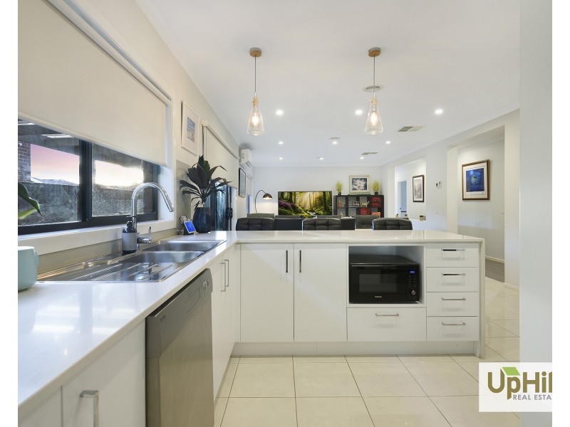 33 Reflections Boulevard, Clyde North VIC 3978