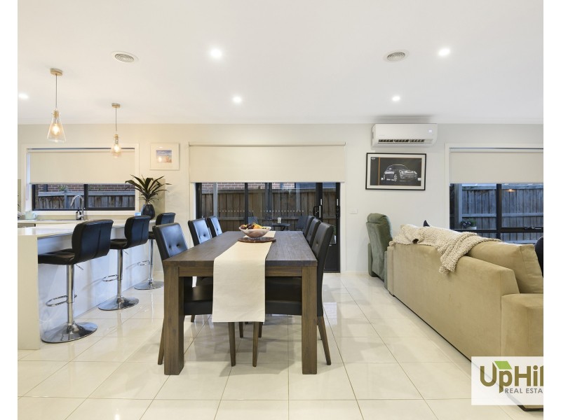 33 Reflections Boulevard, Clyde North VIC 3978