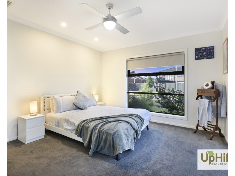 33 Reflections Boulevard, Clyde North VIC 3978