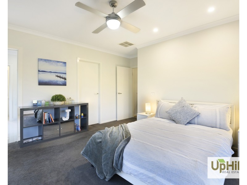 33 Reflections Boulevard, Clyde North VIC 3978