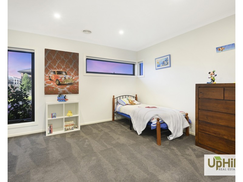 33 Reflections Boulevard, Clyde North VIC 3978