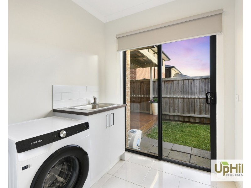 33 Reflections Boulevard, Clyde North VIC 3978