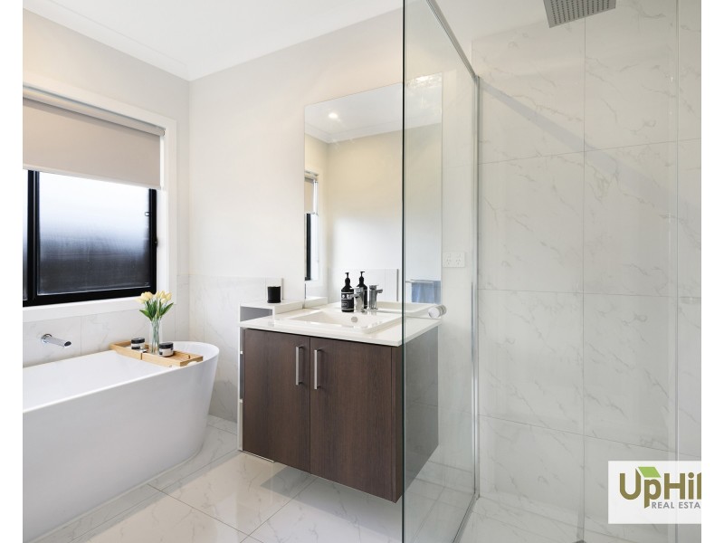 33 Reflections Boulevard, Clyde North VIC 3978