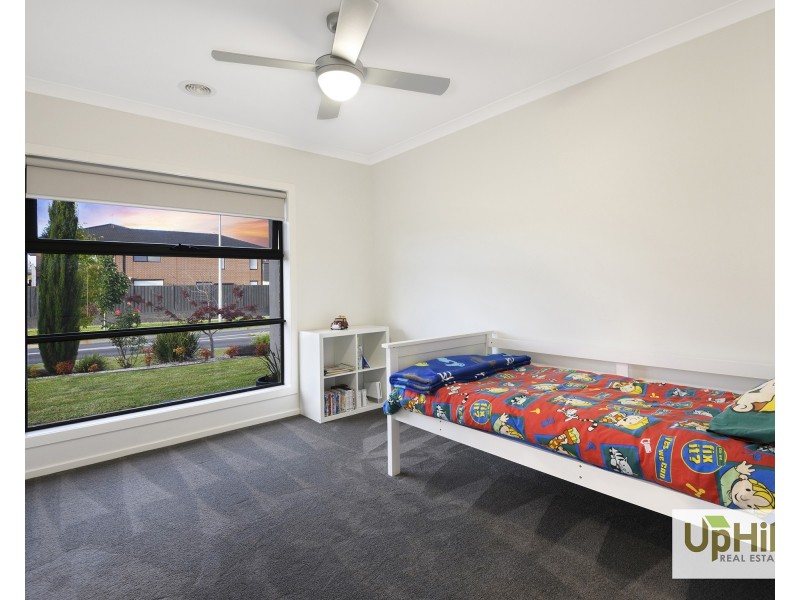 33 Reflections Boulevard, Clyde North VIC 3978