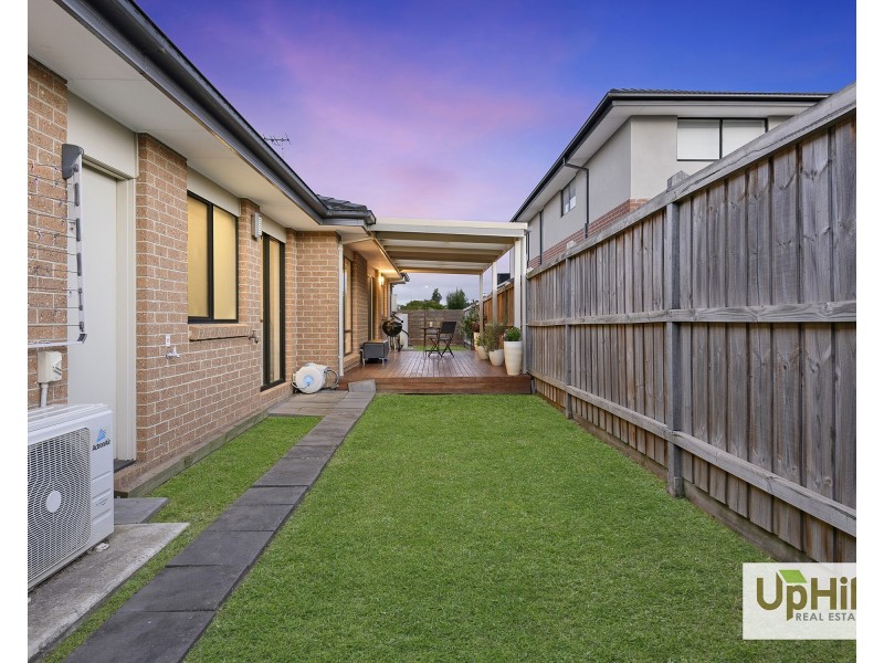 33 Reflections Boulevard, Clyde North VIC 3978