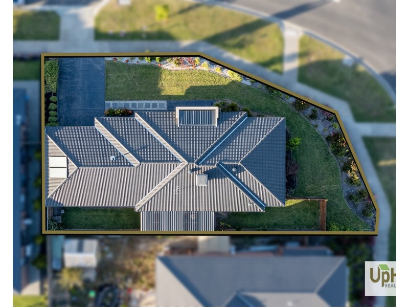 33 Reflections Boulevard, Clyde North VIC 3978