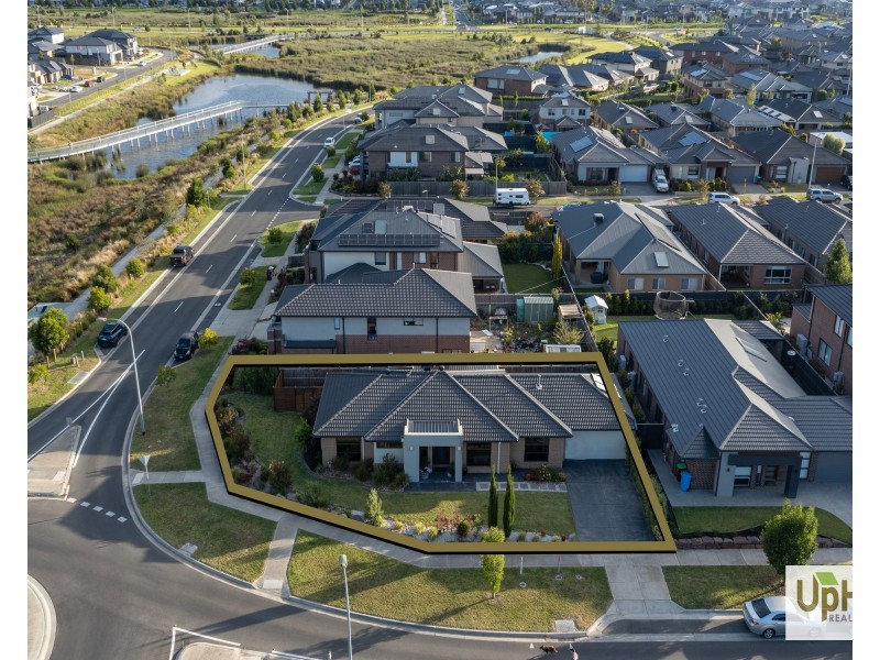 33 Reflections Boulevard, Clyde North VIC 3978